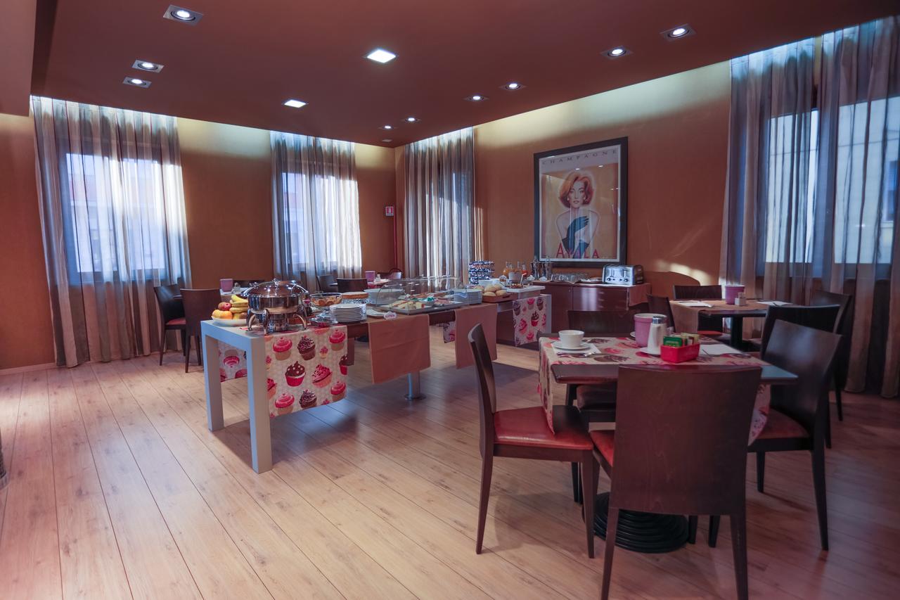 Hotel Fortyfive Chivasso Buitenkant foto