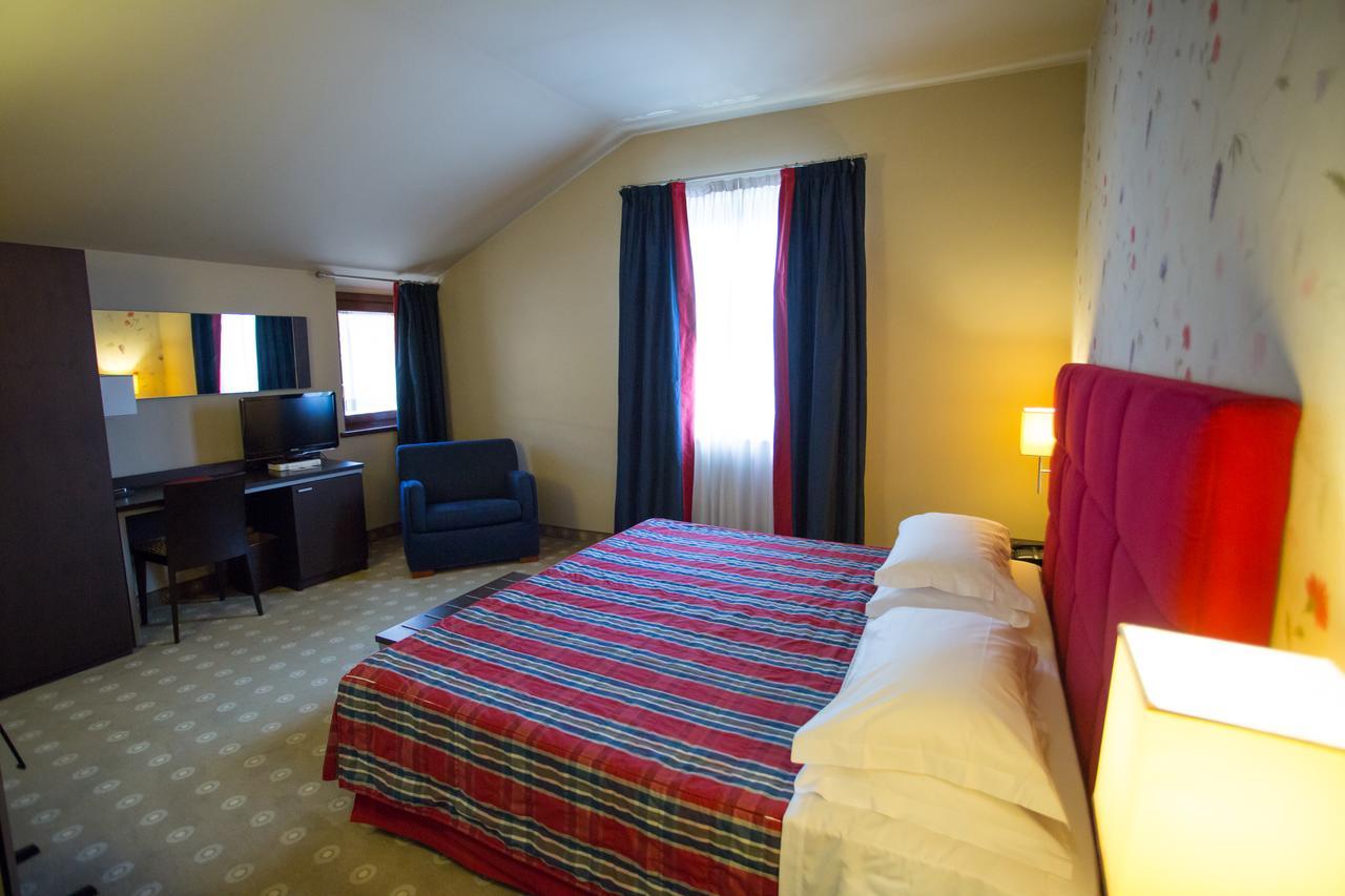 Hotel Fortyfive Chivasso Buitenkant foto