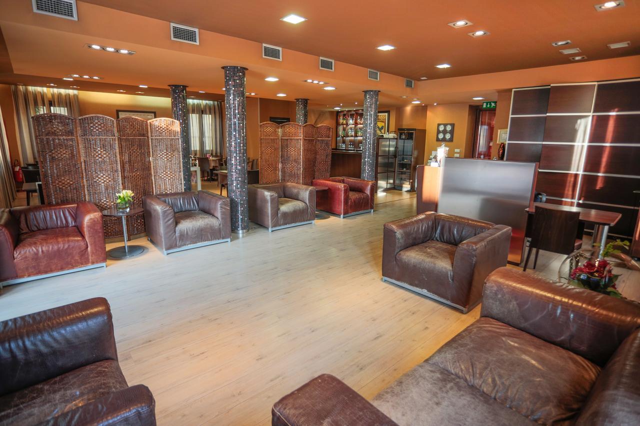 Hotel Fortyfive Chivasso Buitenkant foto