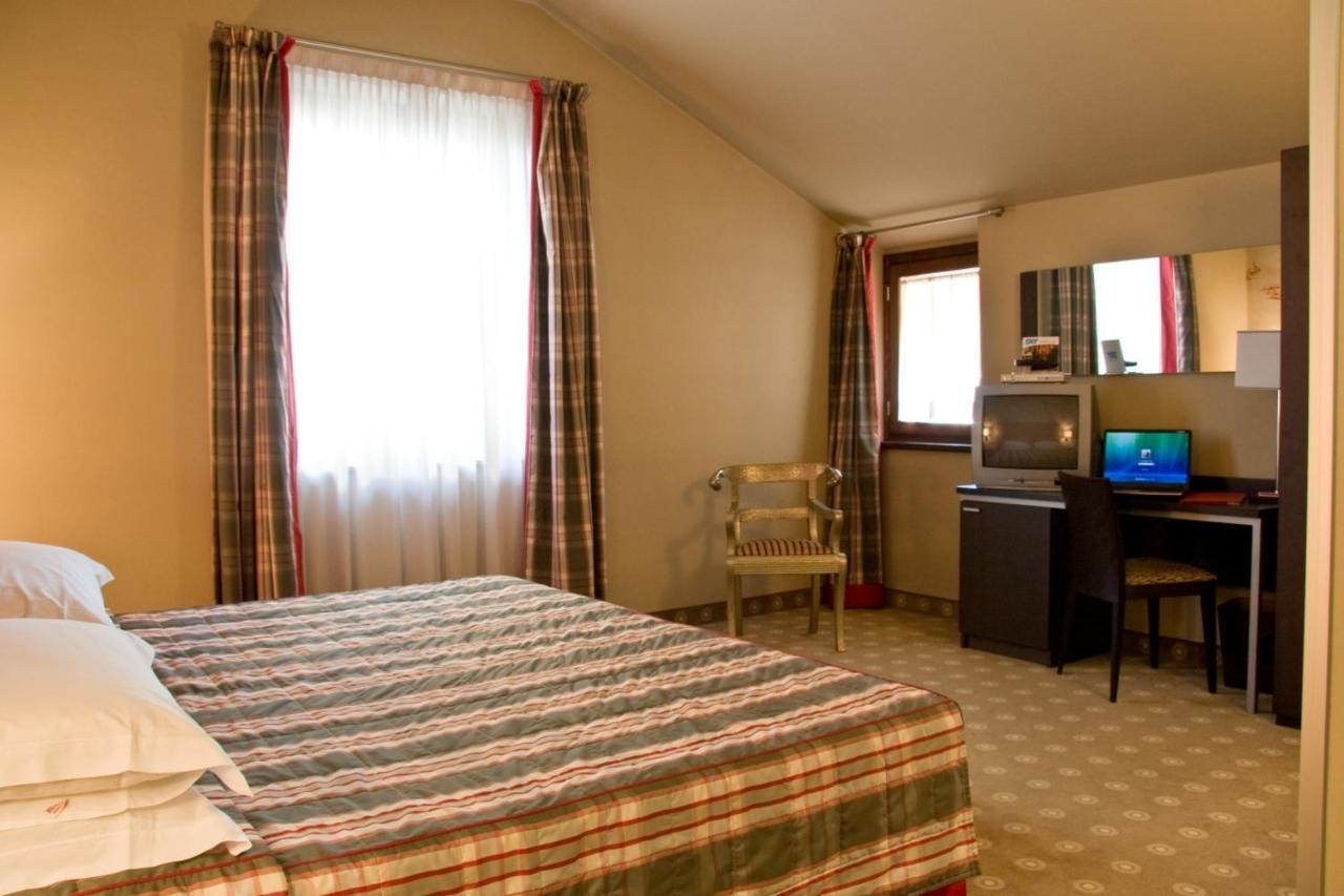 Hotel Fortyfive Chivasso Buitenkant foto