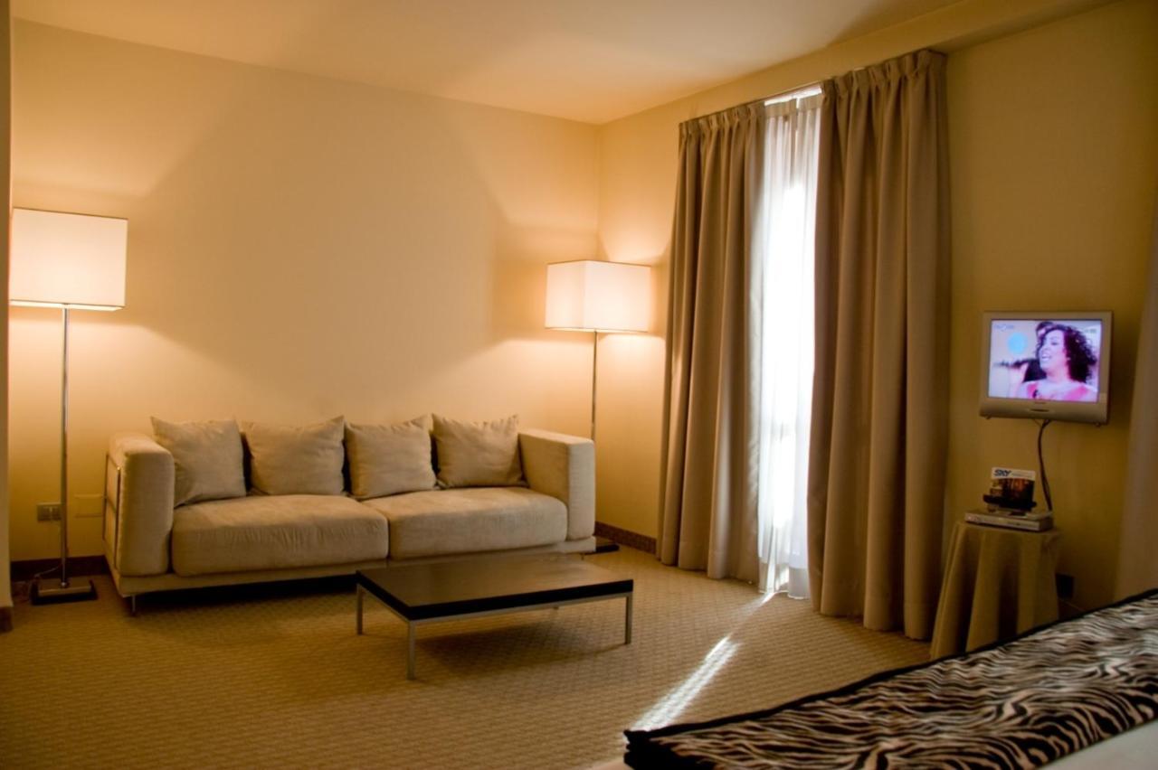 Hotel Fortyfive Chivasso Buitenkant foto